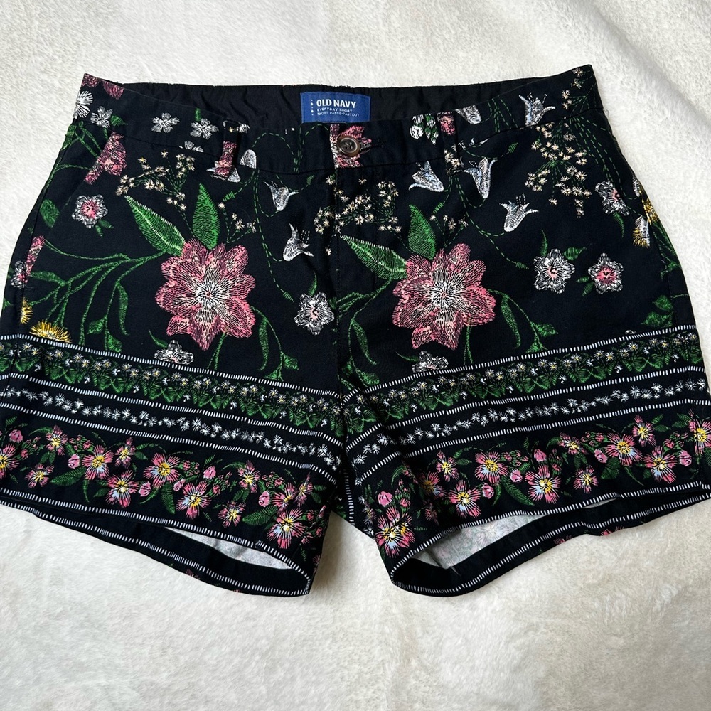 Old Navy Women's Black Floral Patterned Shorts